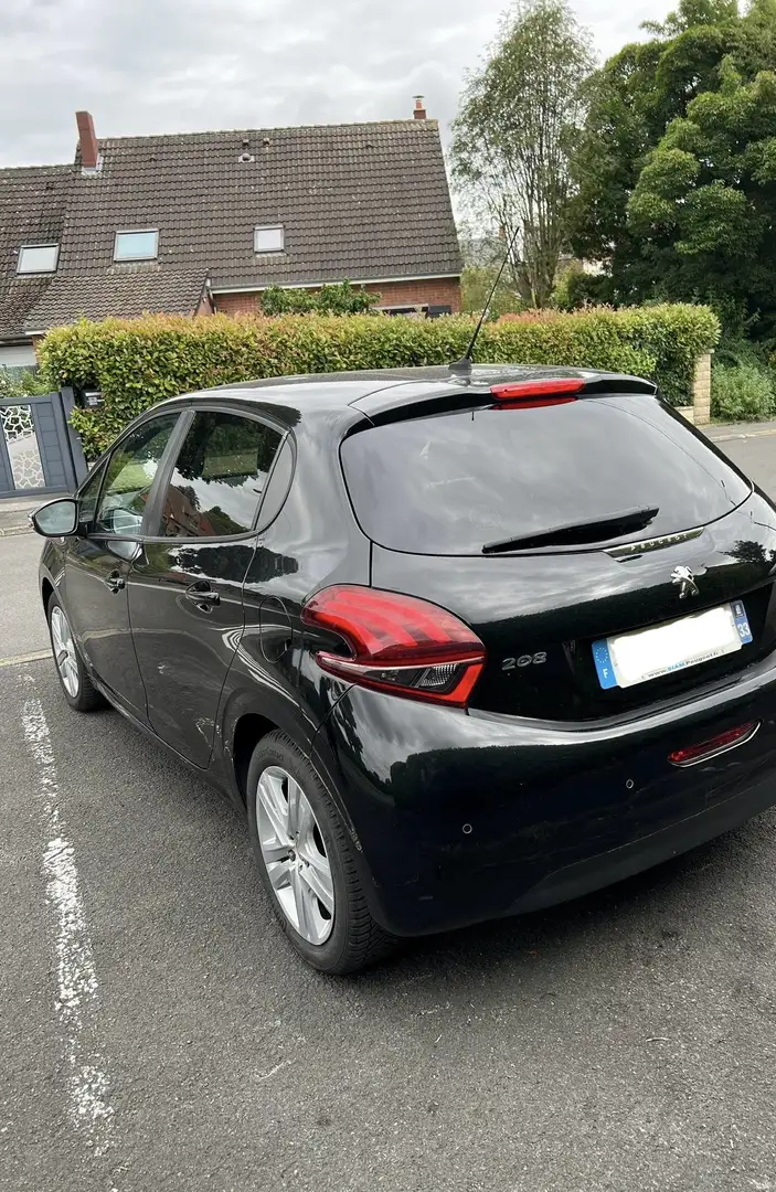 Peugeot 208 - 1