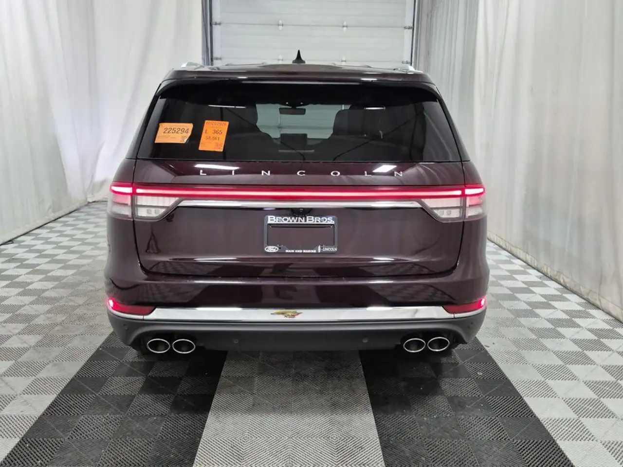 Lincoln Aviator снимка Lincoln Aviator