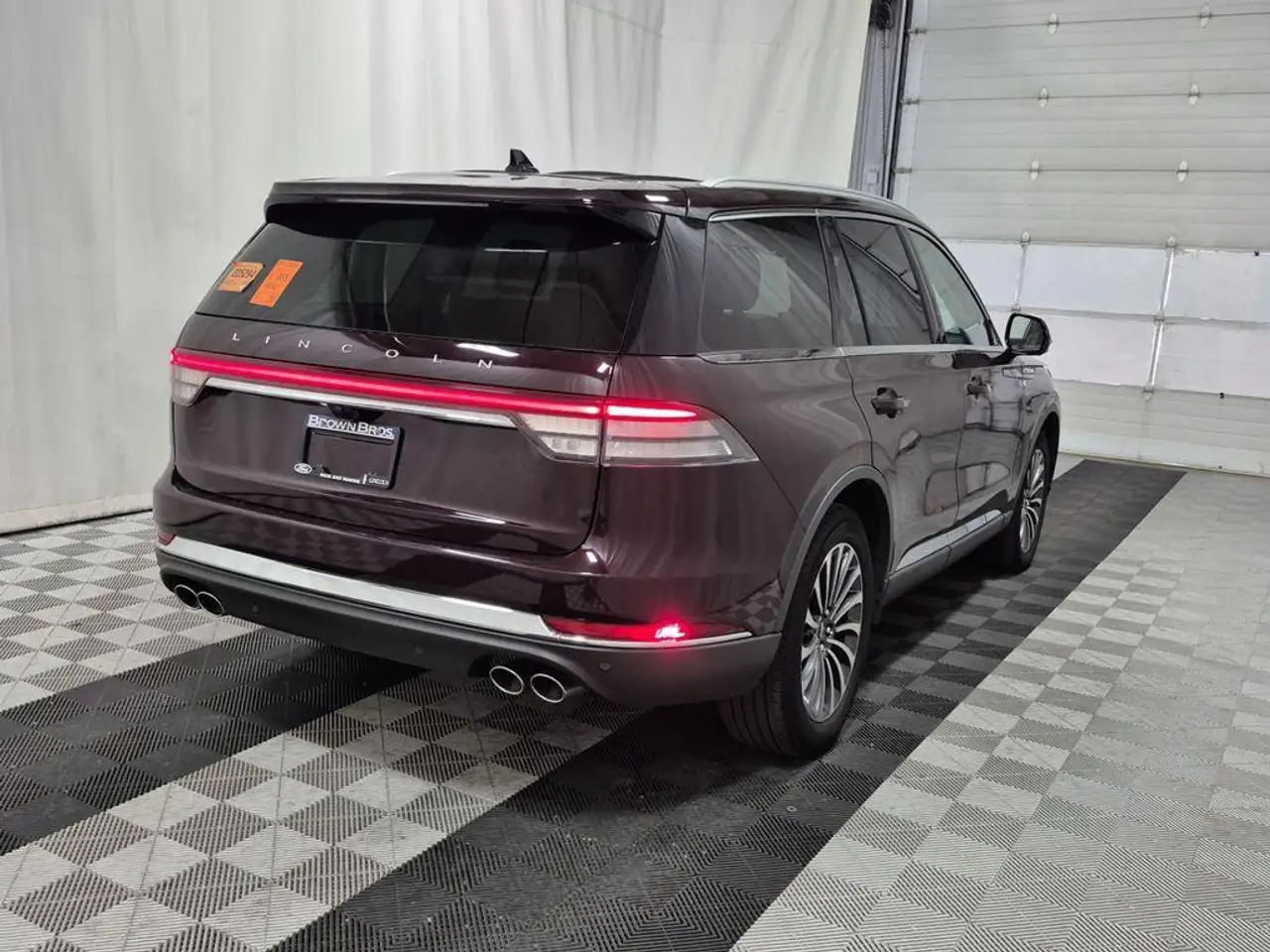 Lincoln Aviator снимка Lincoln Aviator