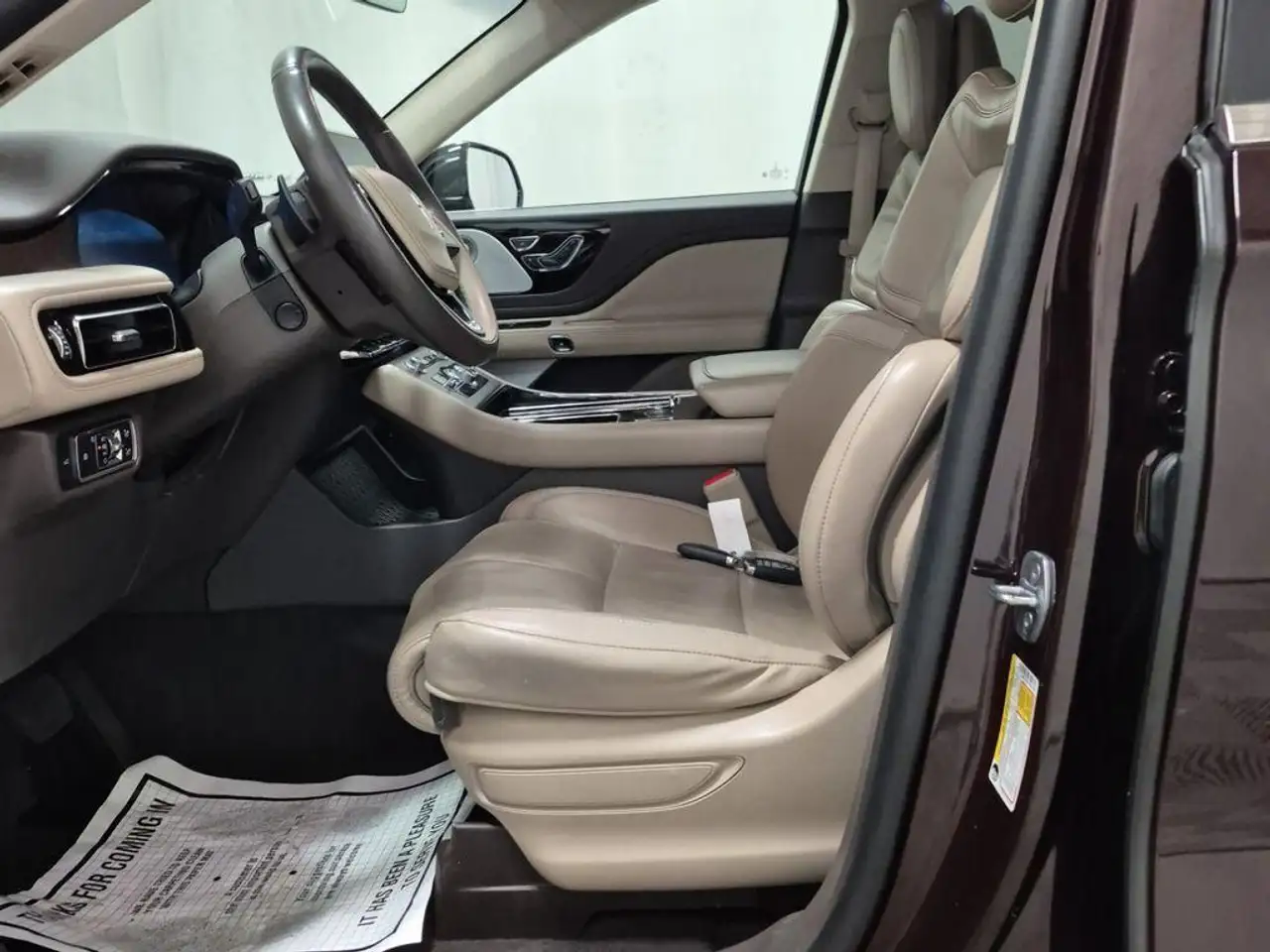 Lincoln Aviator снимка Lincoln Aviator