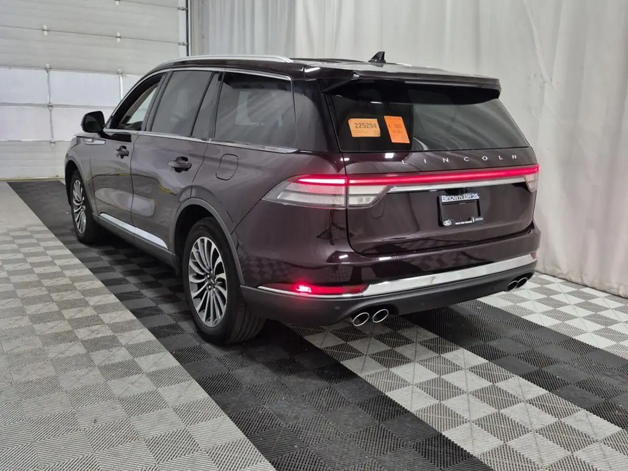 Lincoln Aviator снимка Lincoln Aviator