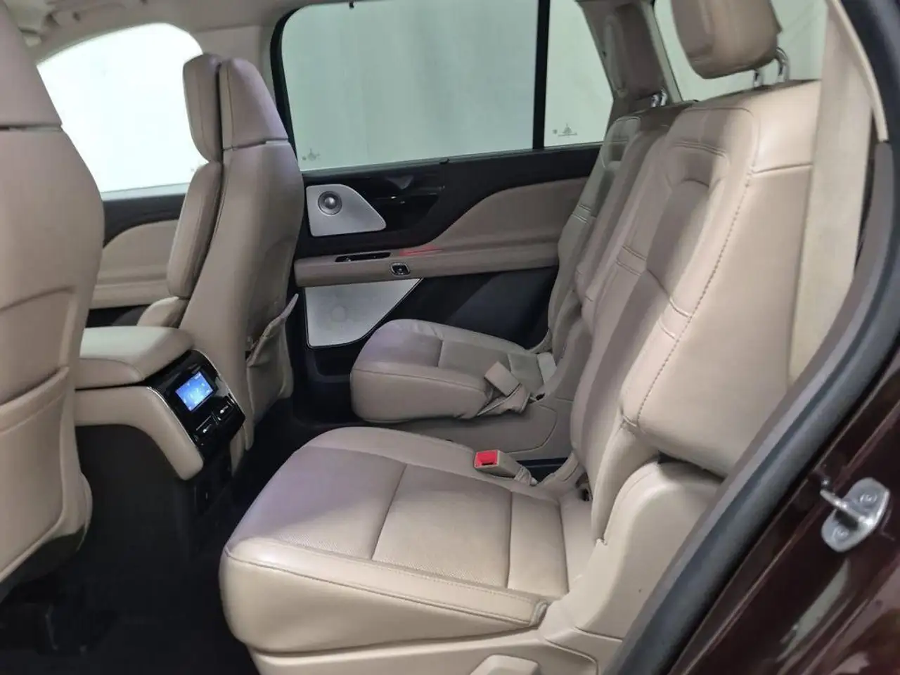 Lincoln Aviator снимка Lincoln Aviator