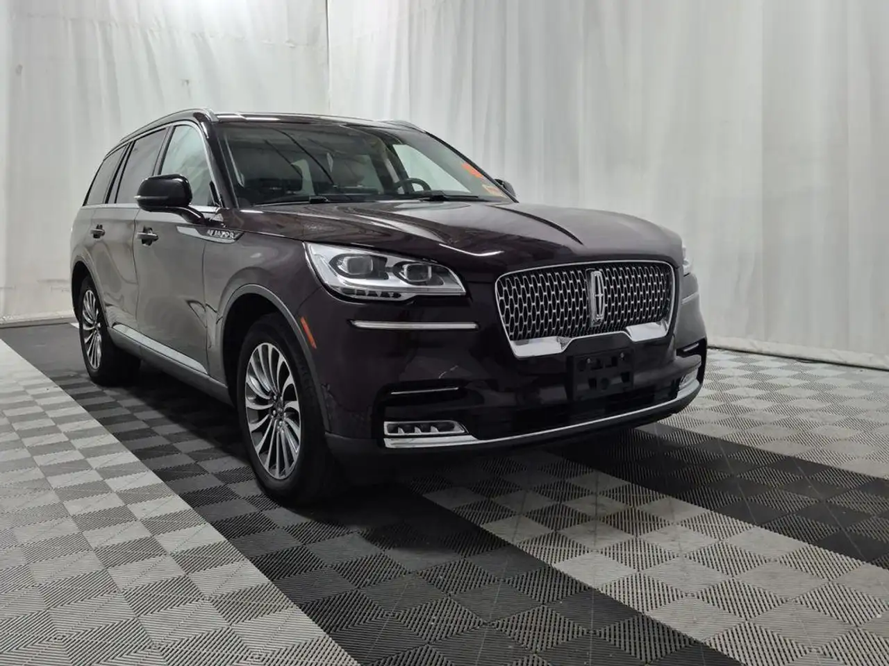Lincoln Aviator снимка Lincoln Aviator