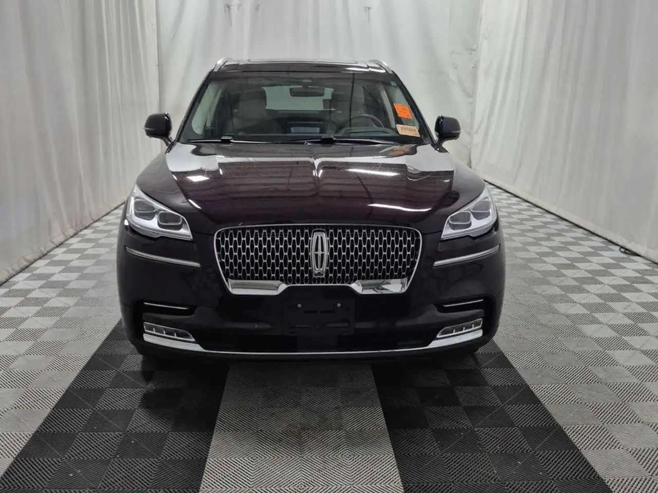 Lincoln Aviator снимка Lincoln Aviator