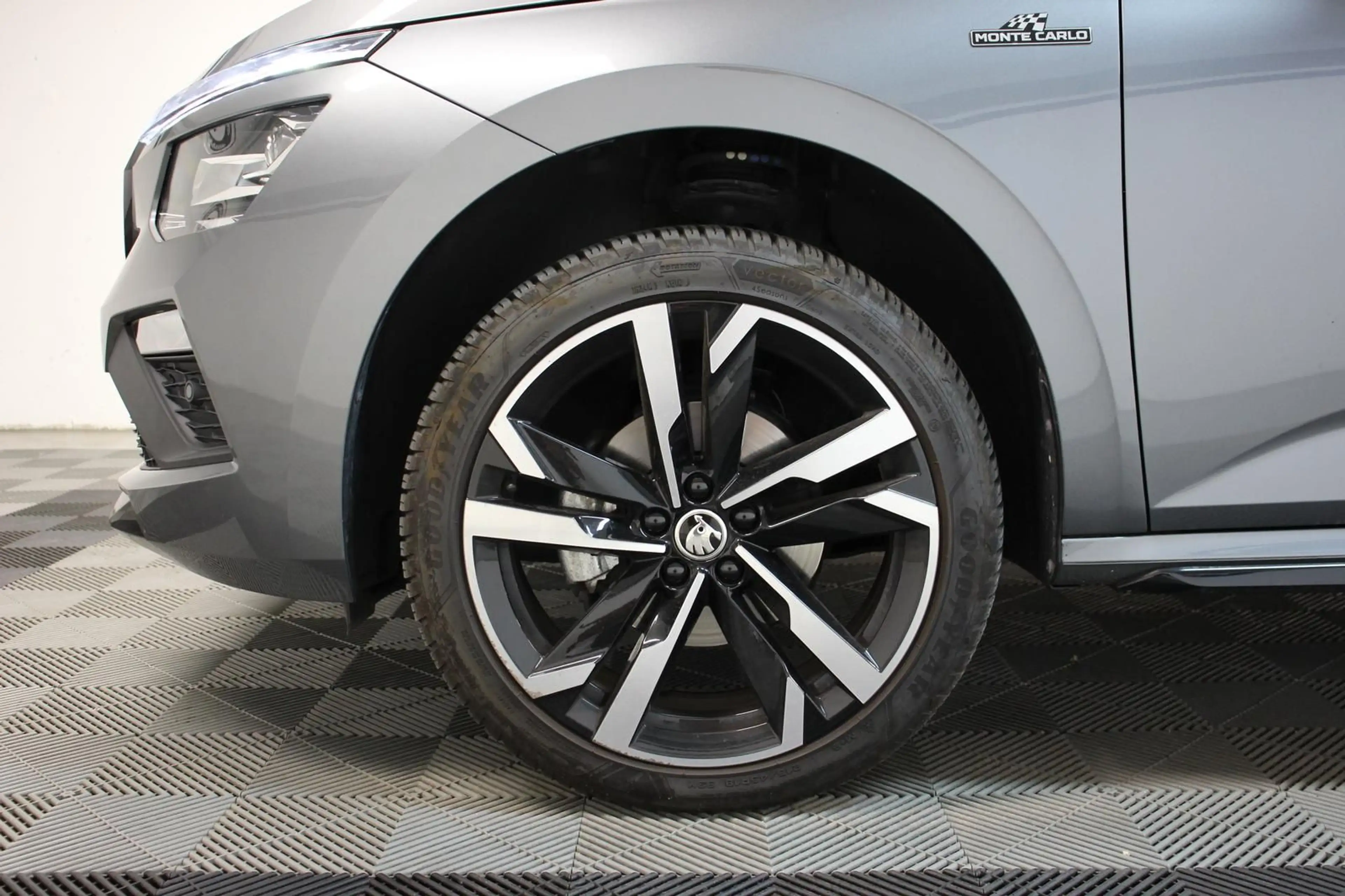 Skoda Kamiq 1.5 TSI DSG Monte Carlo PANO KAME. AHK ACC — photo 5