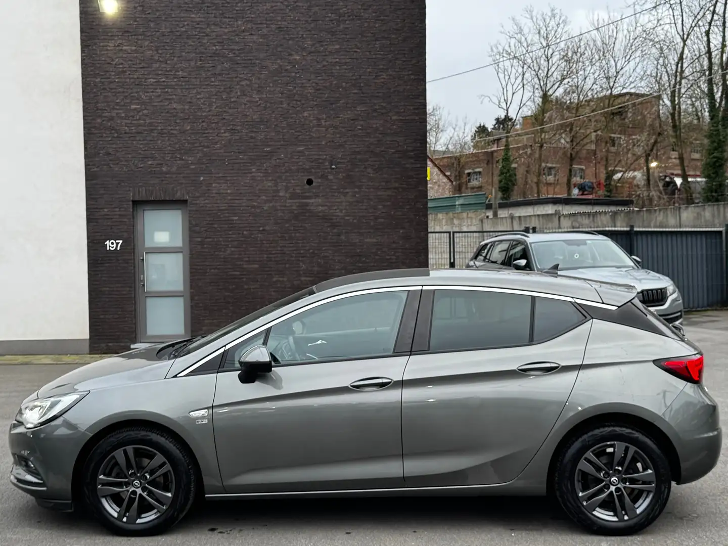 Opel Astra 1.6 CDTi ECOTEC D Edition (EU6.2)/NAV/CAMERA// Grijs - 2