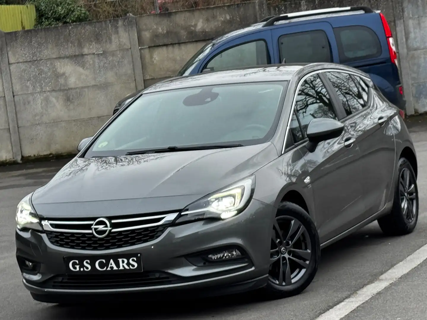 Opel Astra 1.6 CDTi ECOTEC D Edition (EU6.2)/NAV/CAMERA// Grijs - 1