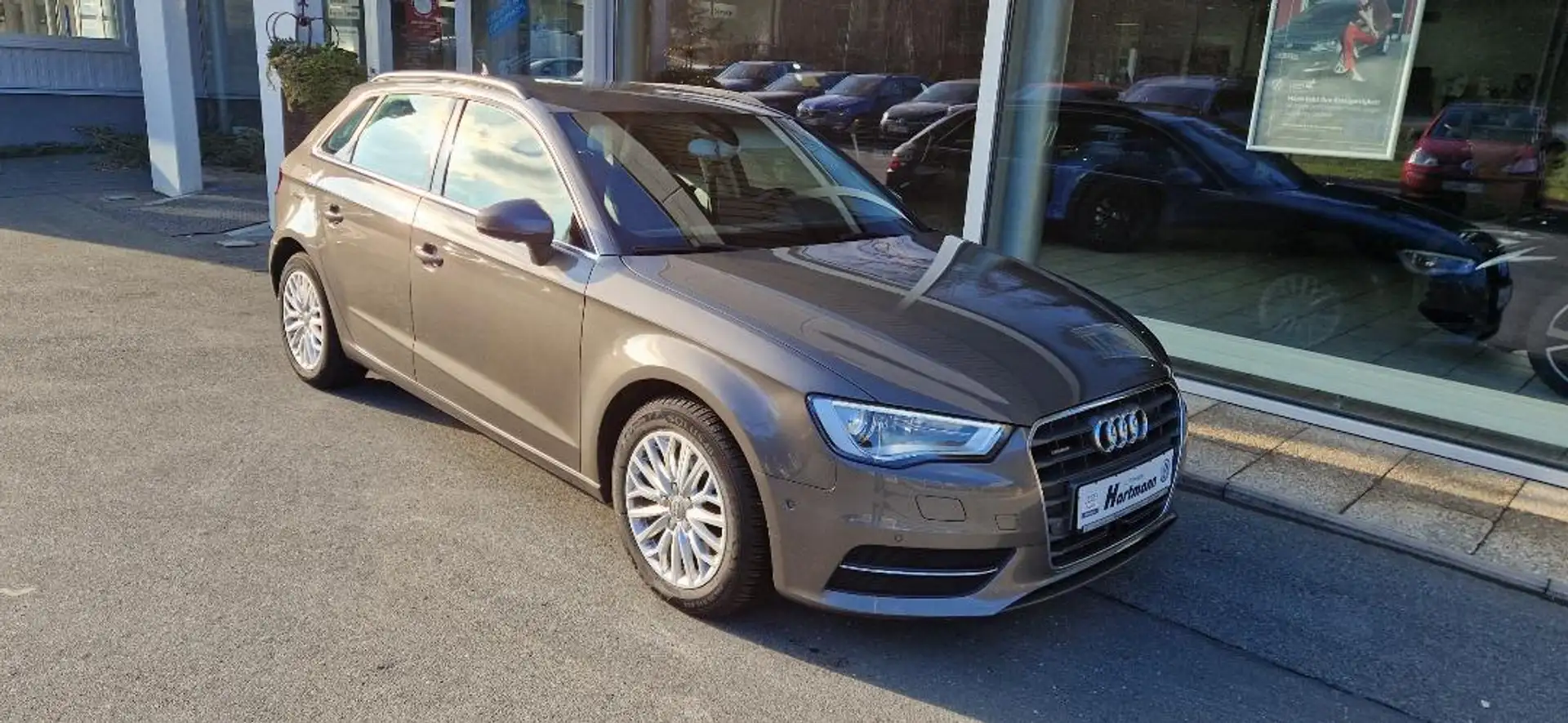 Audi A3 Sportback Ambiente 2,0TDI Quattro S-Tronic Leder Navi Klima AHK Grau - 1
