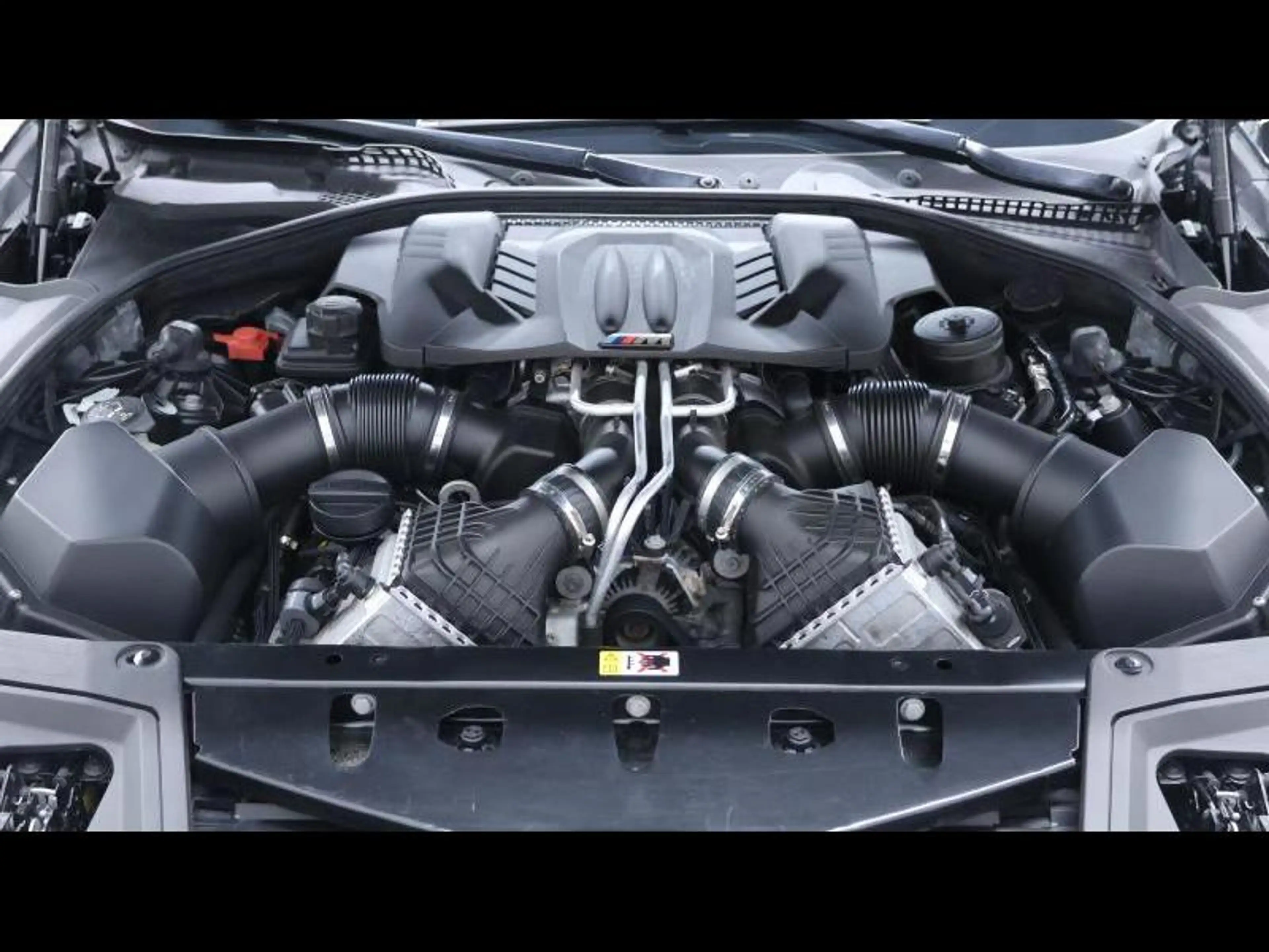 BMW M5 4.4 V8 575 DKG  Competition Pack — photo 11