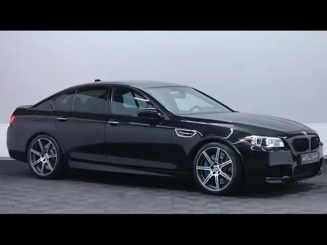 BMW M5 view 3