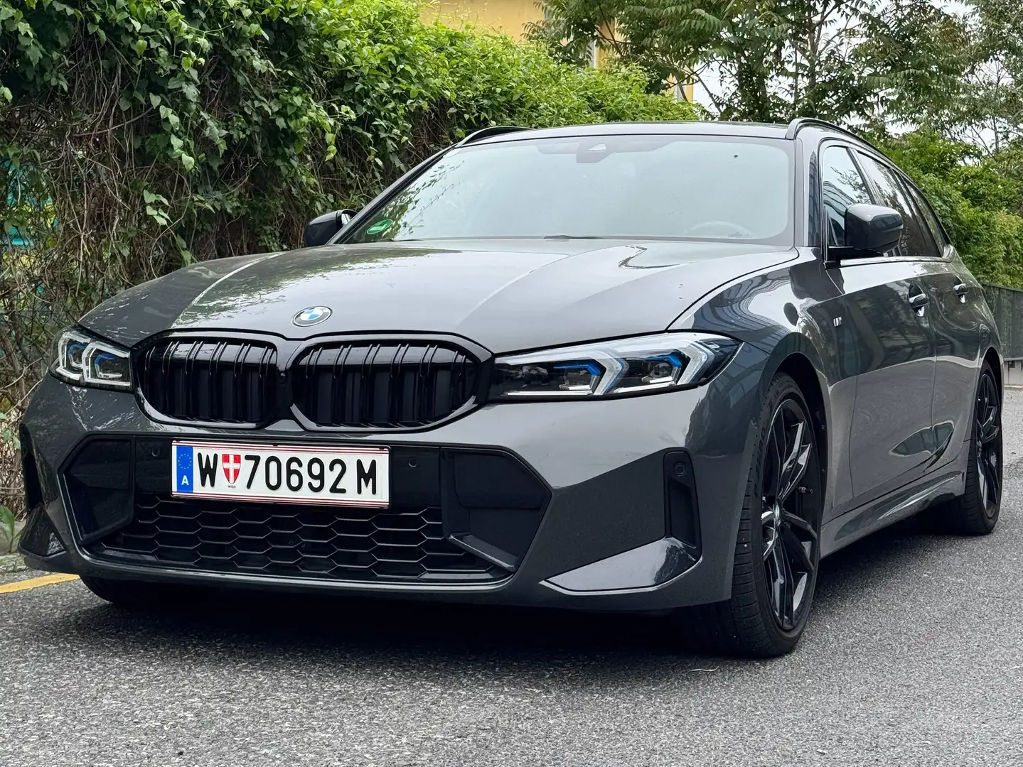 BMW 318 318d Touring M Sport Aut. M Sport Grau - 1