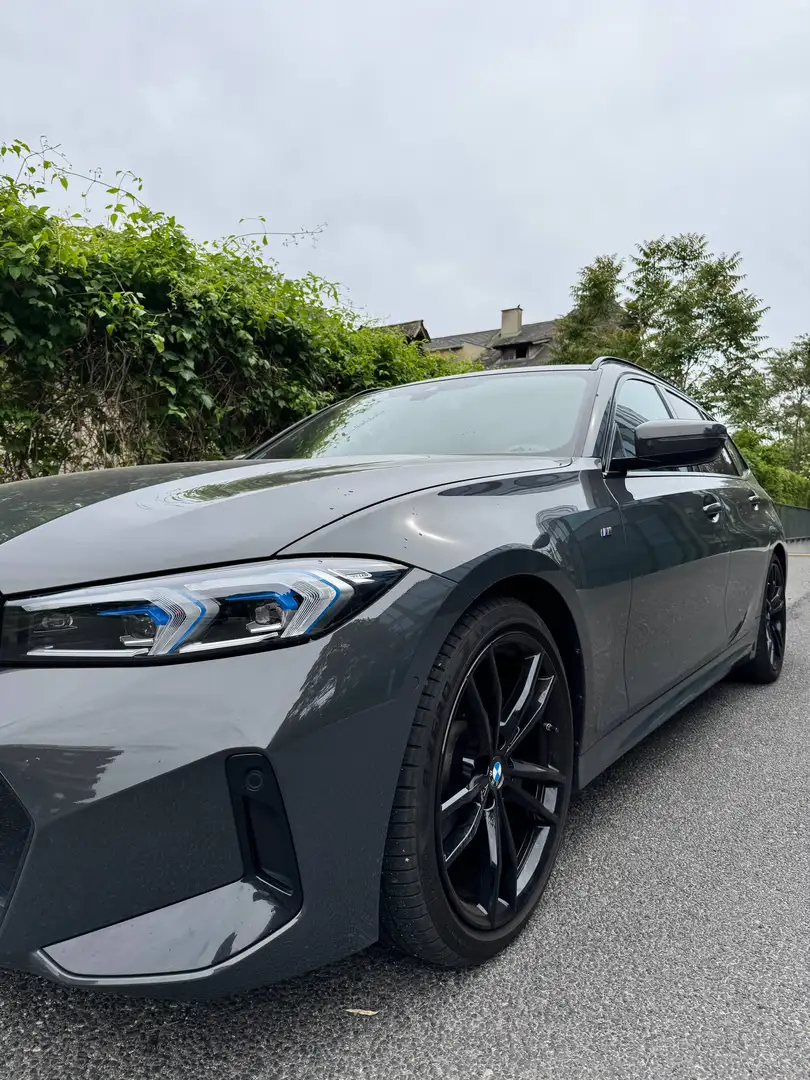 BMW 318 318d Touring M Sport Aut. M Sport Grau - 2