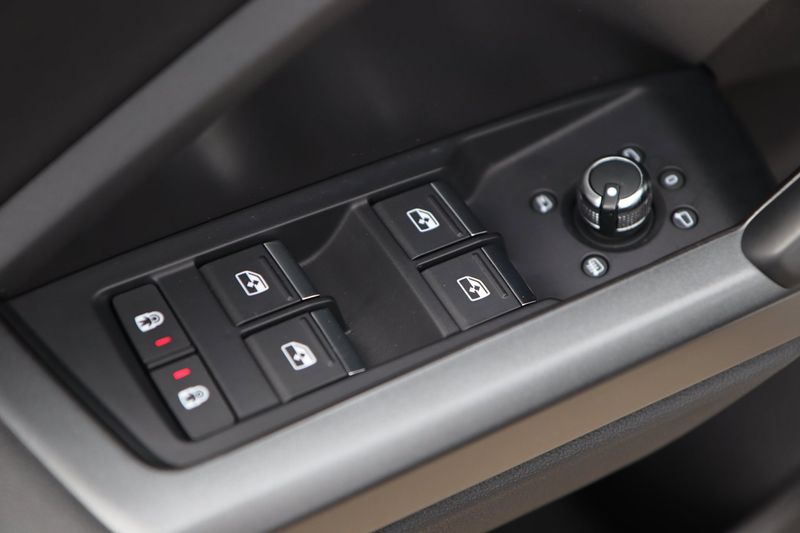 Audi Q3 45 TFSI Quattro 3x S-Line / PANO / B&O / ACC / KEY — photo 31