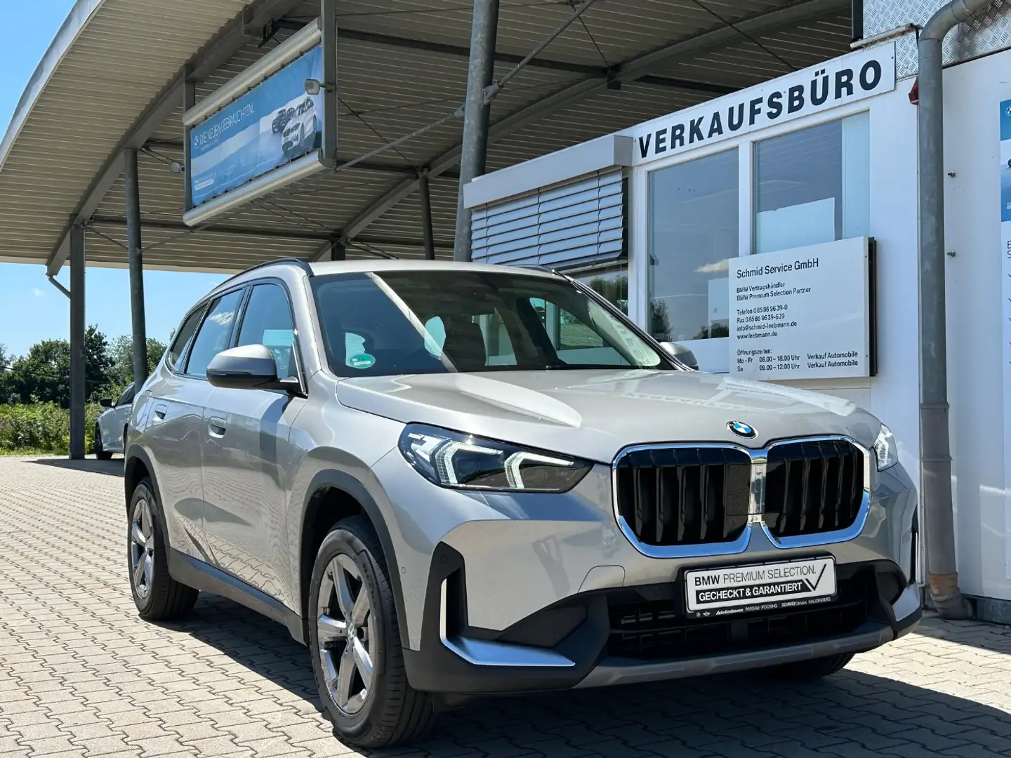 BMW X1 sDrive18i Anhängerkupplung/PremiumPaket/RFK Silber - 2