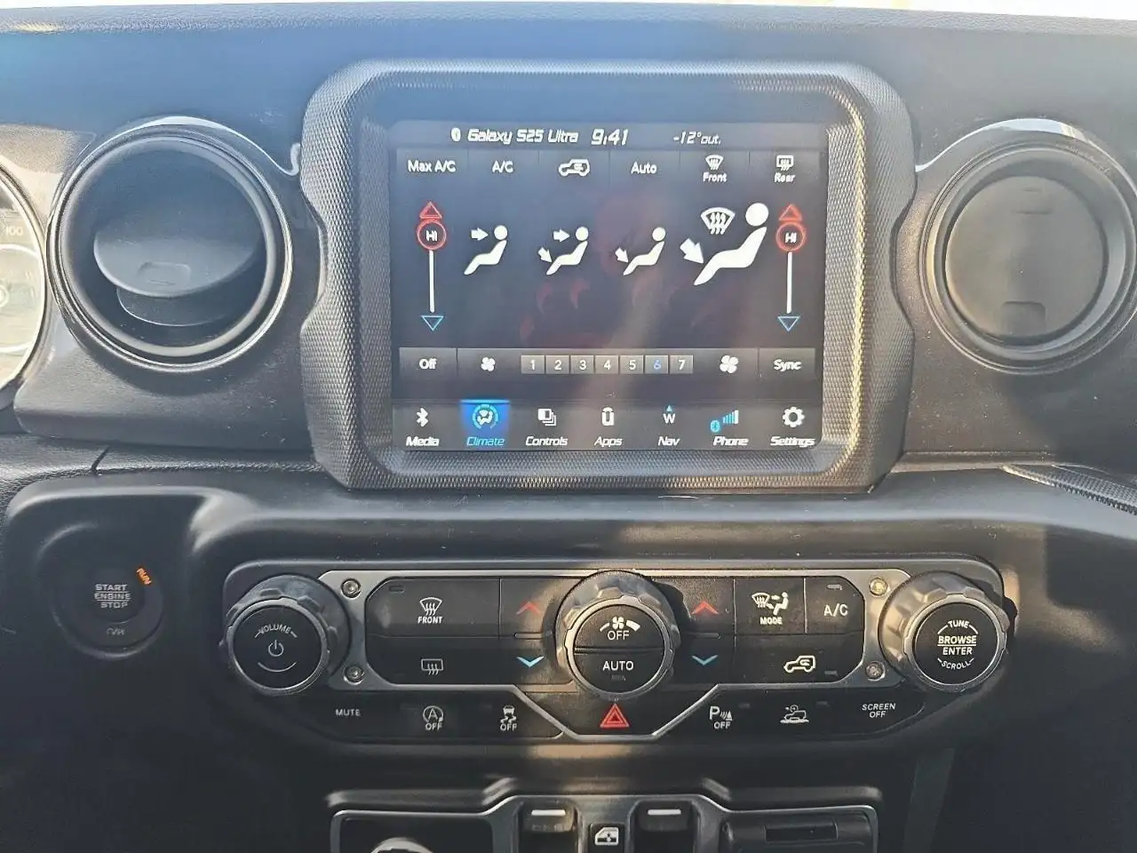 Jeep Wrangler снимка Jeep Wrangler