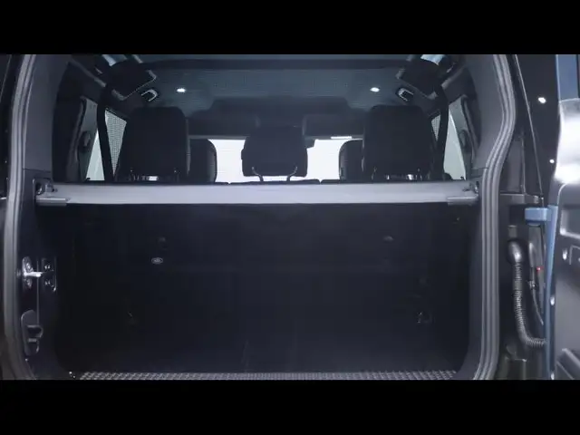 Land Rover Defender 110 view 6