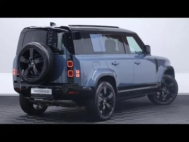 Land Rover Defender 110 view 4