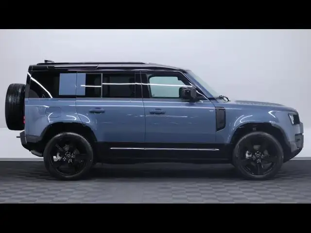 Land Rover Defender 110 view 3