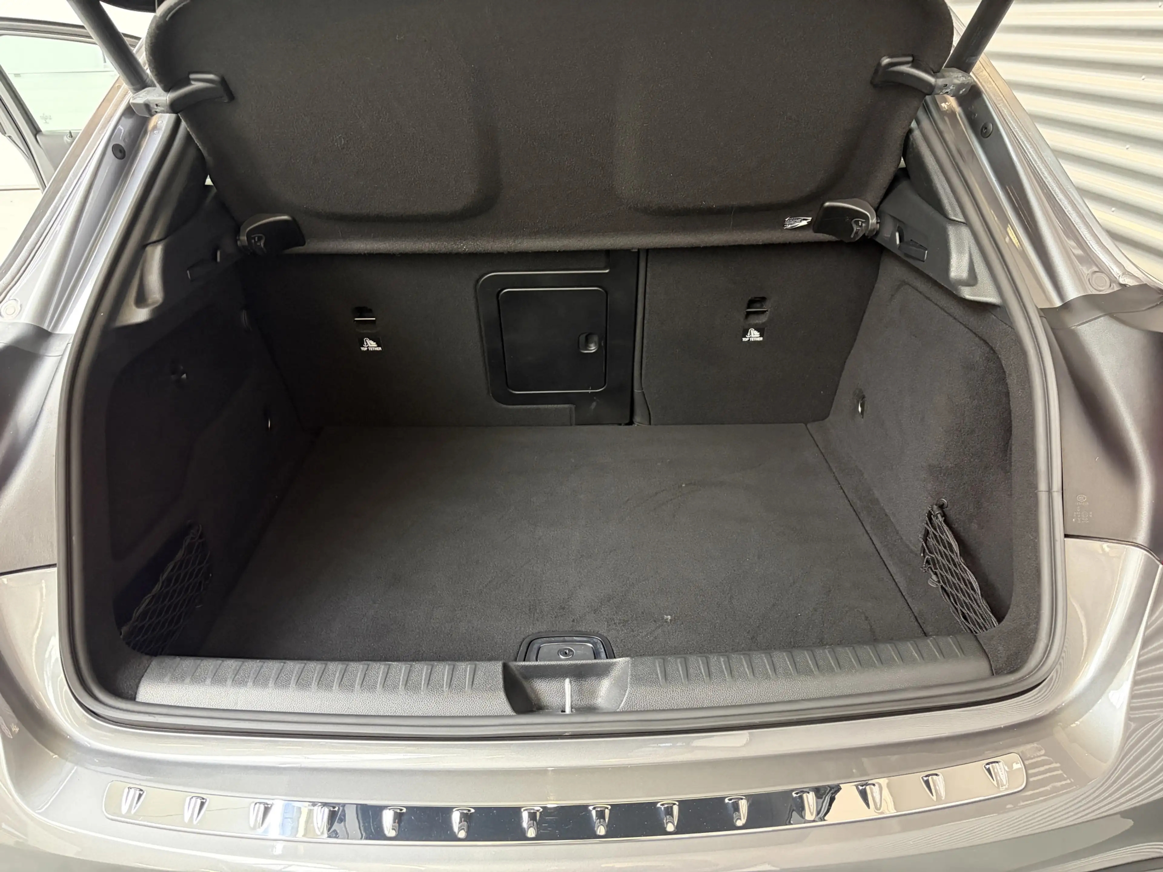 Mercedes-Benz GLA 180 BUSINESS SOLUTIONS AMG/PDC/CAM/CARPLAY/ENZ — photo 23