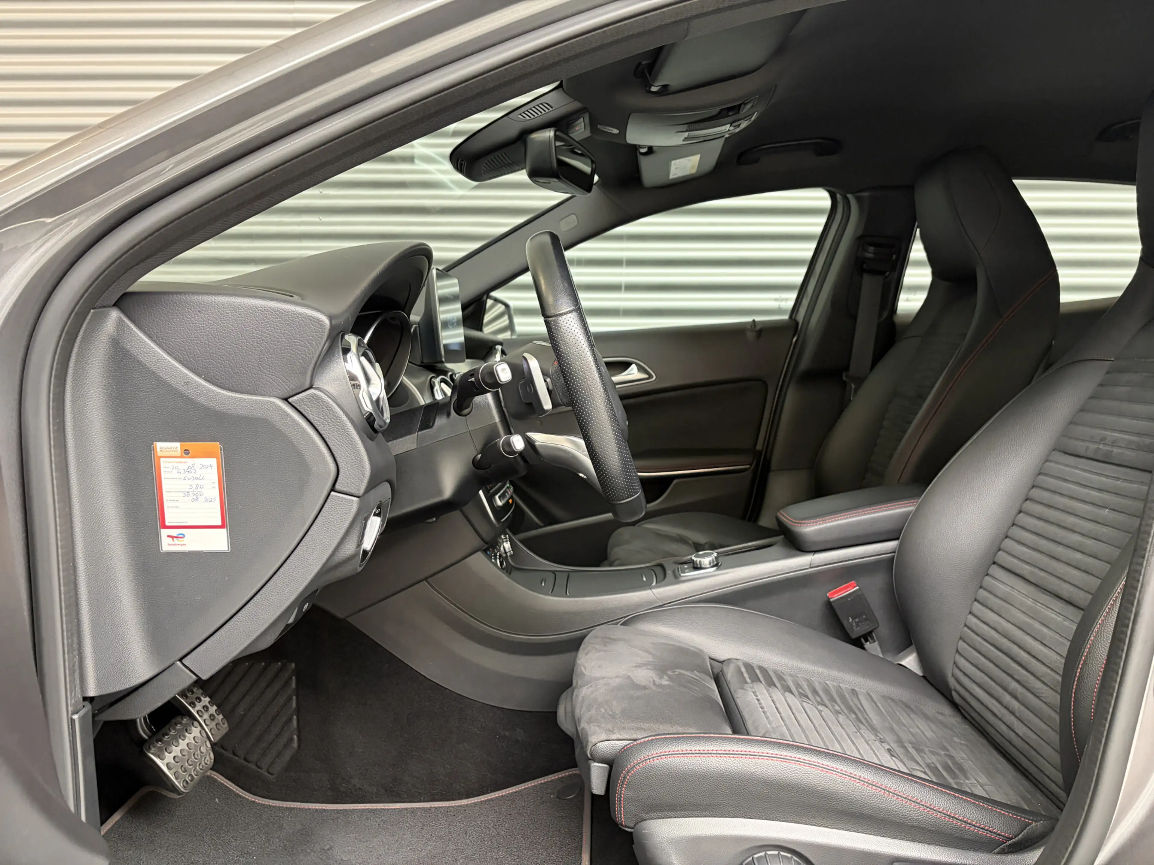 Mercedes-Benz GLA 180 BUSINESS SOLUTIONS AMG/PDC/CAM/CARPLAY/ENZ — photo 5