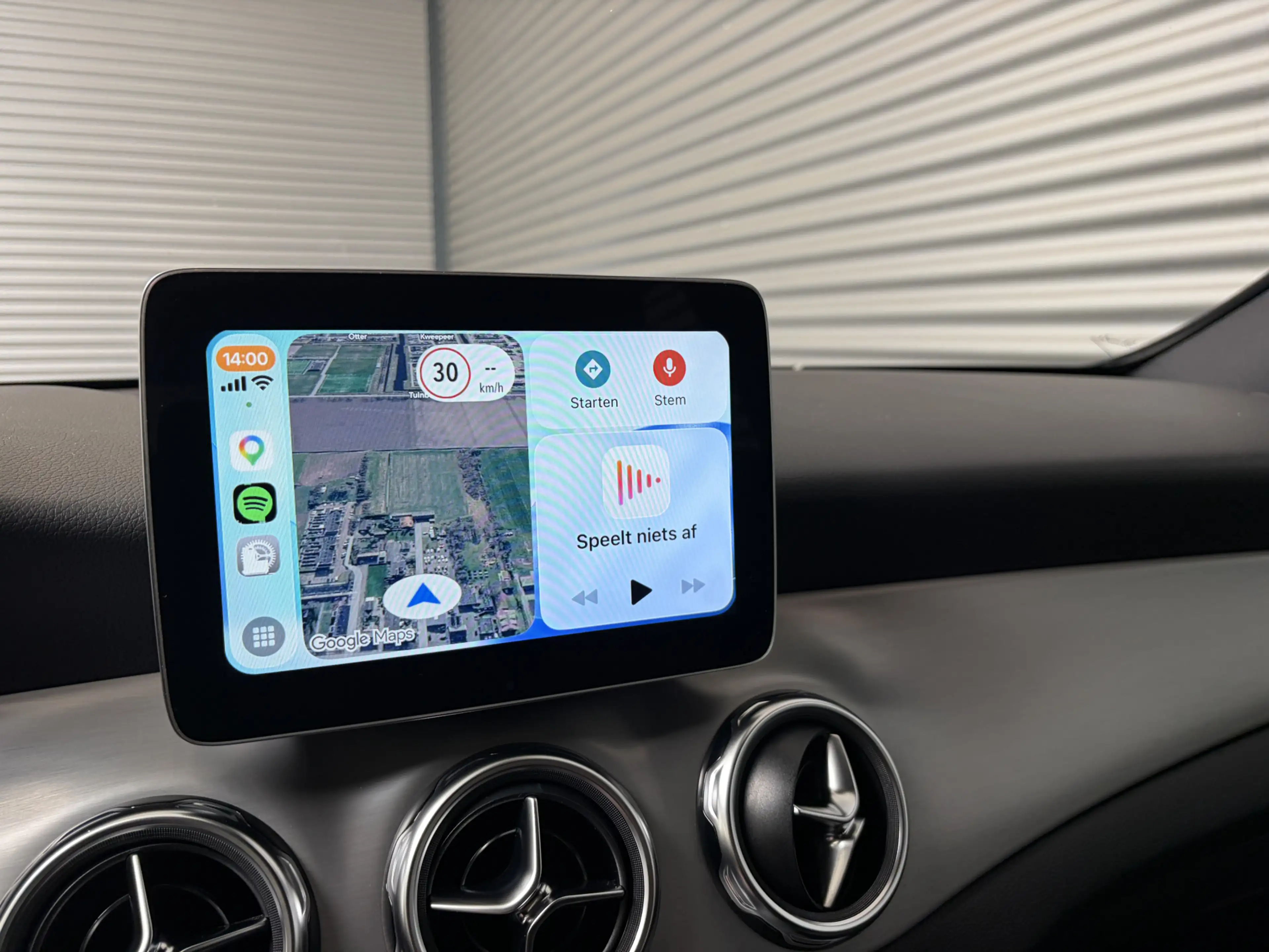 Mercedes-Benz GLA 180 BUSINESS SOLUTIONS AMG/PDC/CAM/CARPLAY/ENZ — photo 16