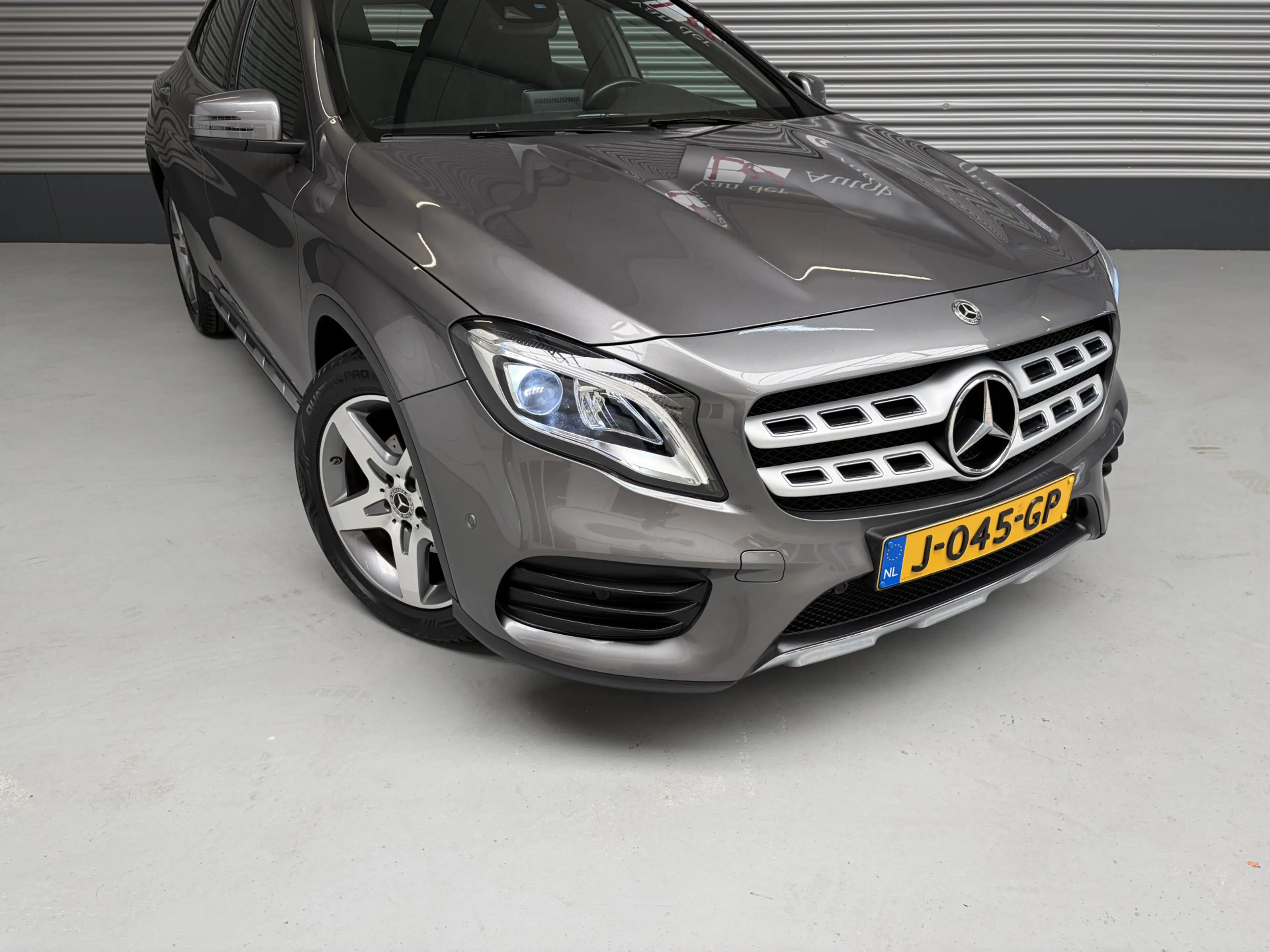 Mercedes-Benz GLA 180 BUSINESS SOLUTIONS AMG/PDC/CAM/CARPLAY/ENZ — photo 25