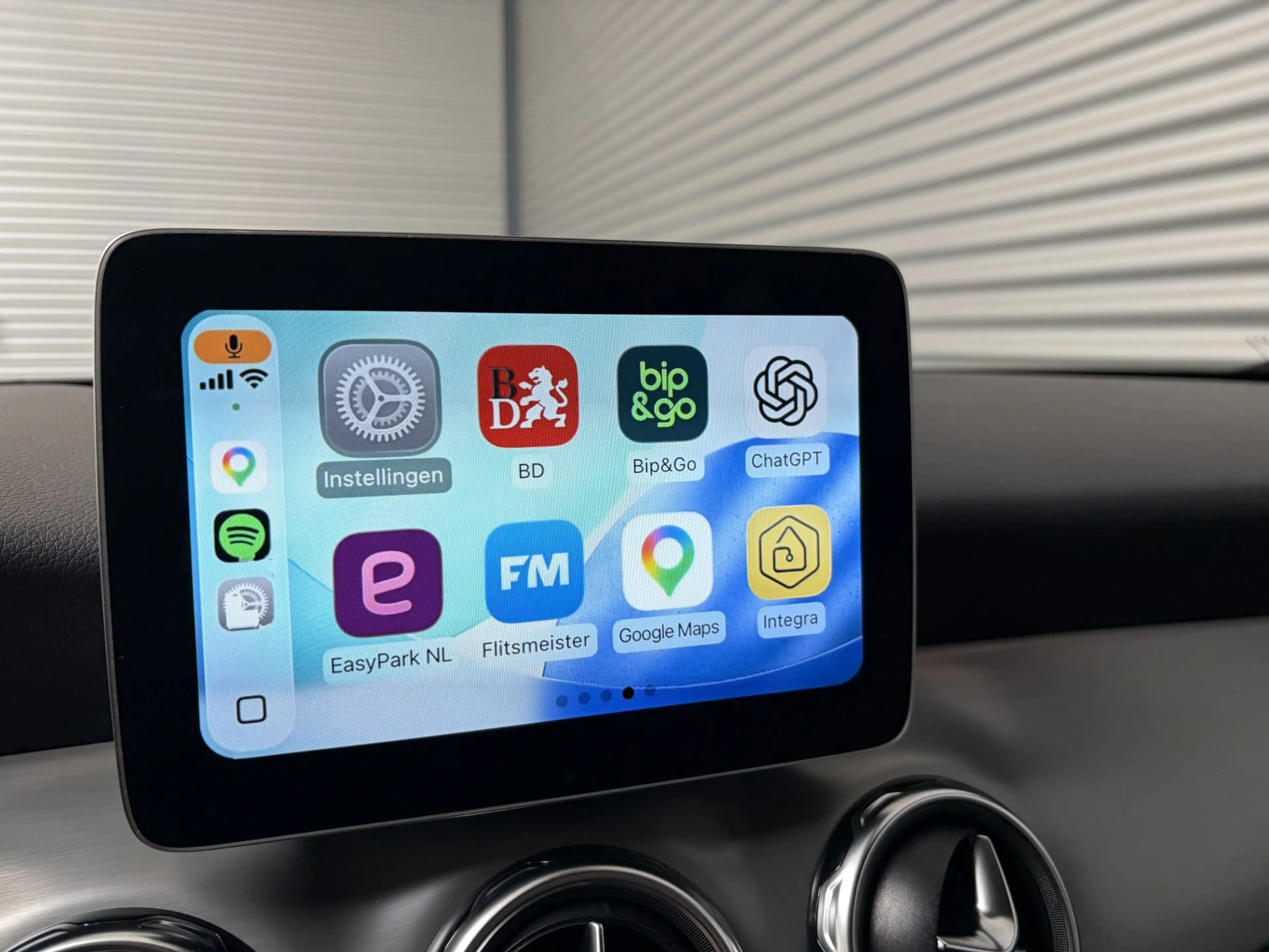 Mercedes-Benz GLA 180 BUSINESS SOLUTIONS AMG/PDC/CAM/CARPLAY/ENZ — photo 17