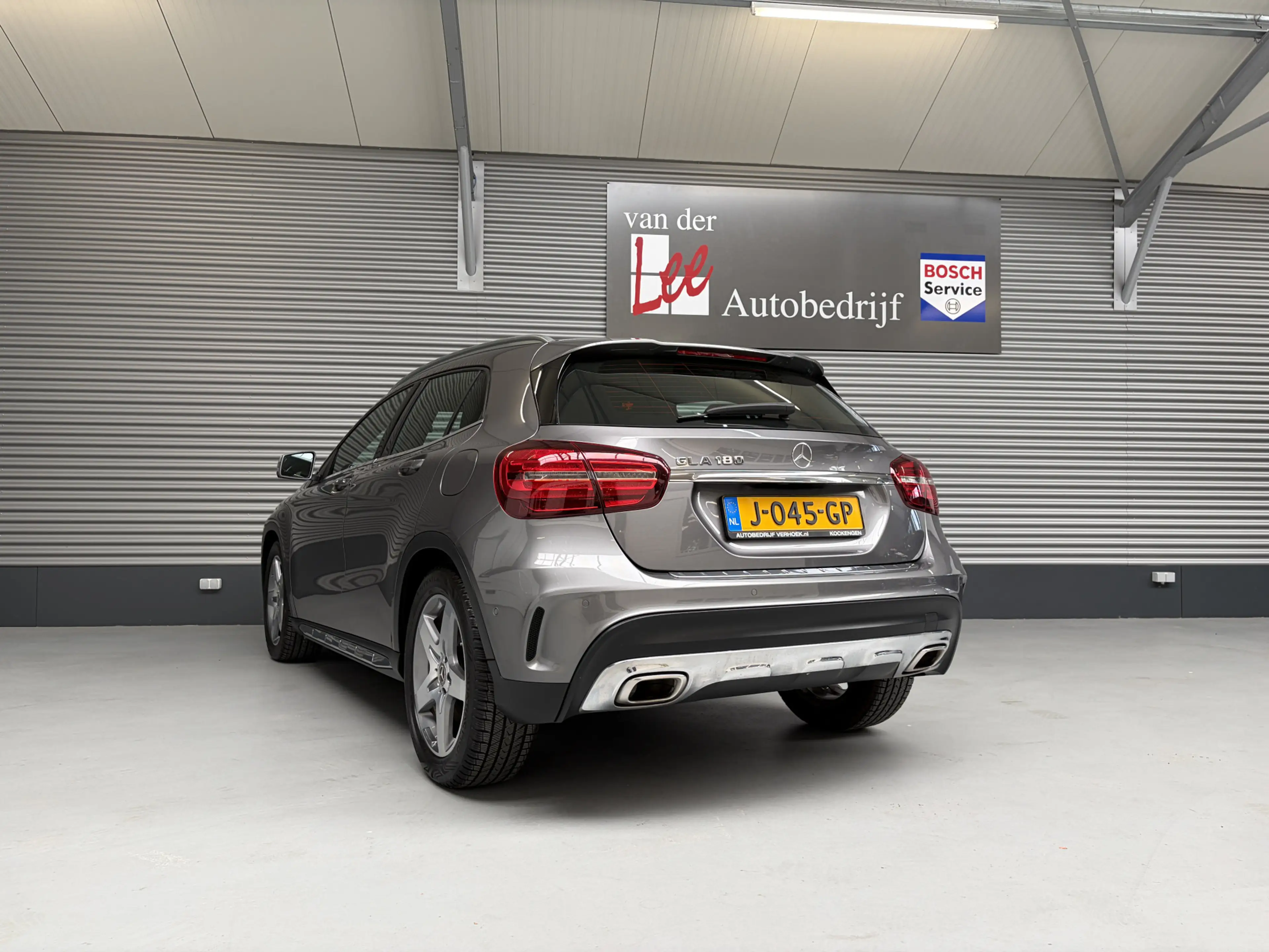 Mercedes-Benz GLA 180 BUSINESS SOLUTIONS AMG/PDC/CAM/CARPLAY/ENZ — photo 4