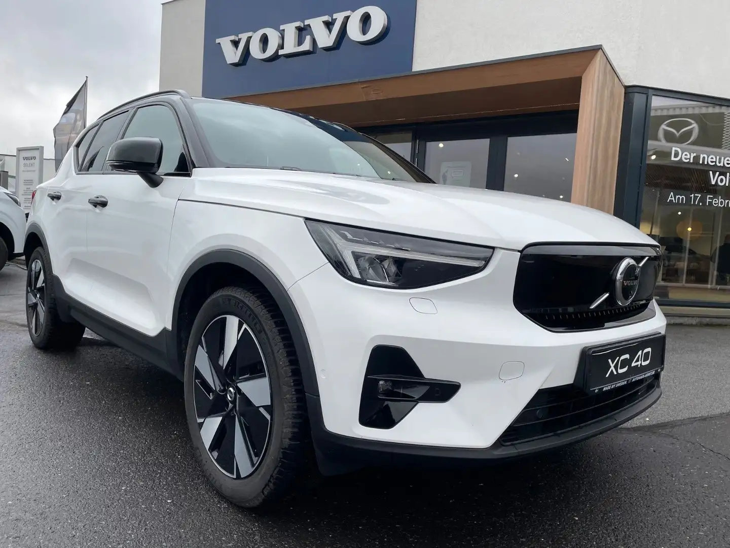 Volvo XC40 ULTIMATE BEV Extended Range 82 kWh *inkl.WR Schwarz - 1