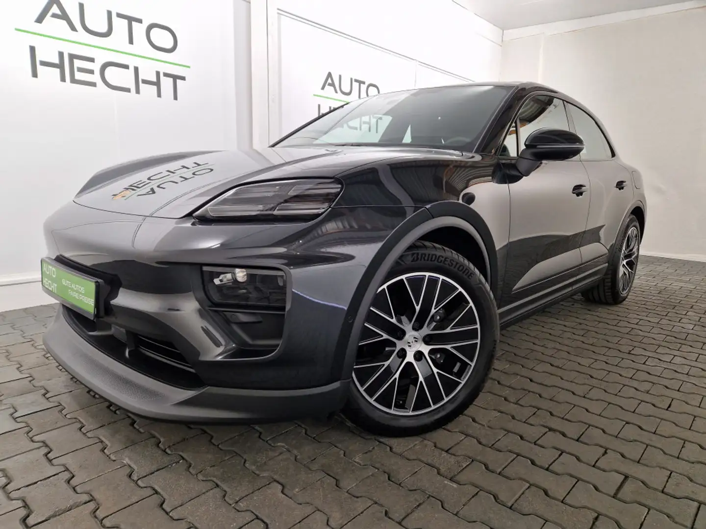 Porsche Macan 4 Electric, InnoDrive, Matrix LED, 20 Zoll Grijs - 1