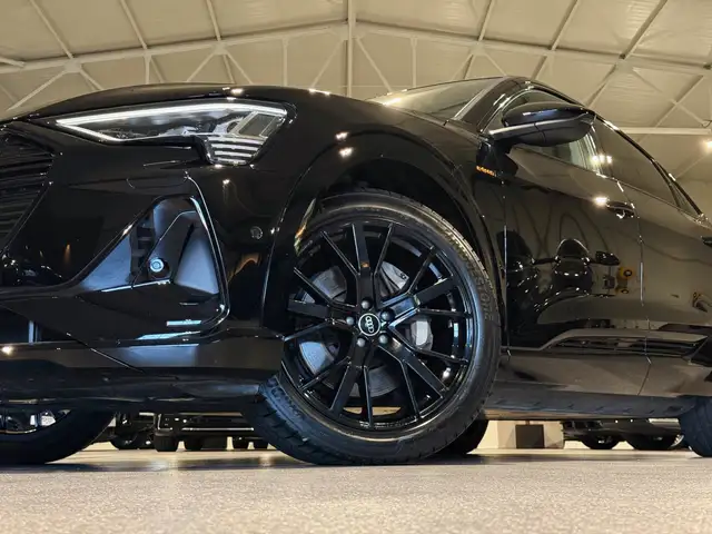 Audi E-Tron view 4
