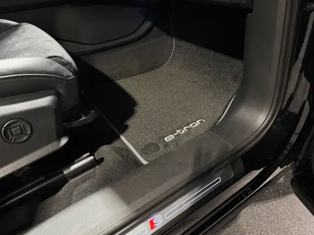 Audi E-Tron view 14