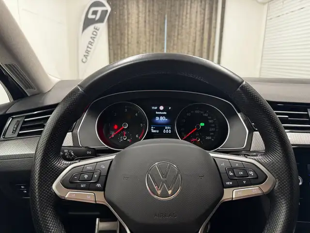 Volkswagen Passat view 14