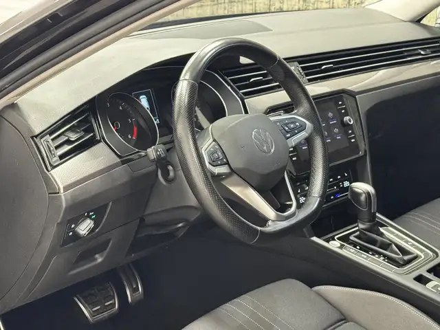 Volkswagen Passat view 10