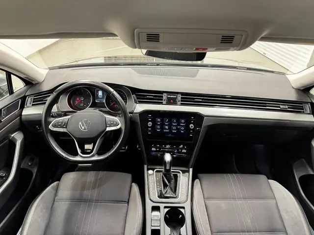 Volkswagen Passat view 12