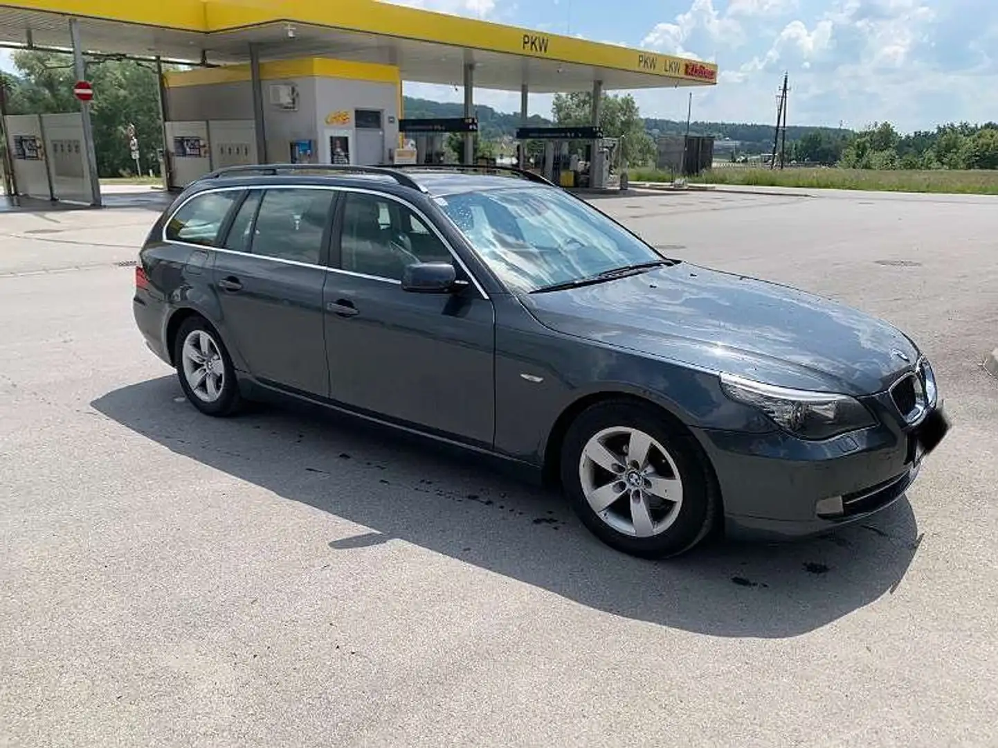 BMW 520 520d Touring Aut. Grey - 2