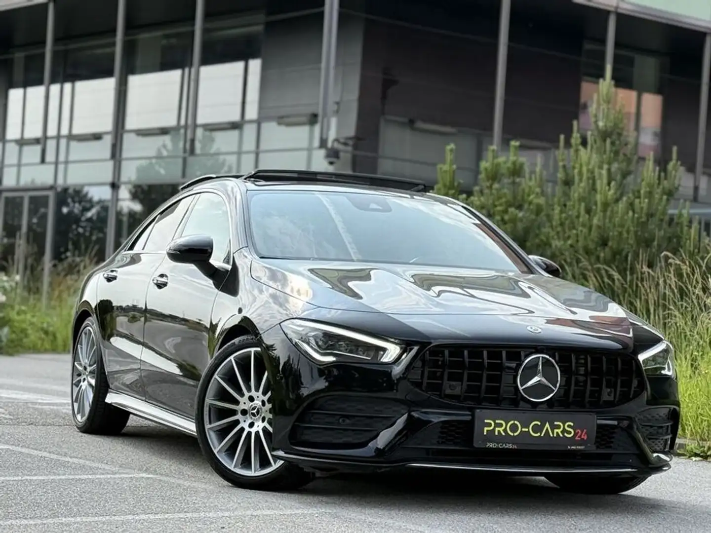 Mercedes-Benz CLA 180 d // AMG-Line // Panorama // GARANTIE Schwarz - 1