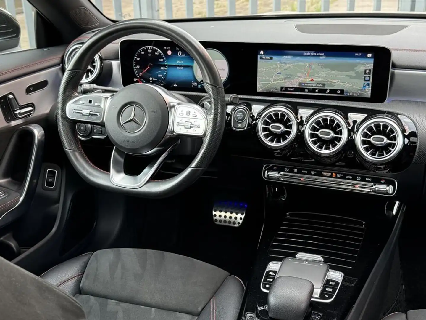Mercedes-Benz CLA 180 d // AMG-Line // Panorama // GARANTIE Schwarz - 2