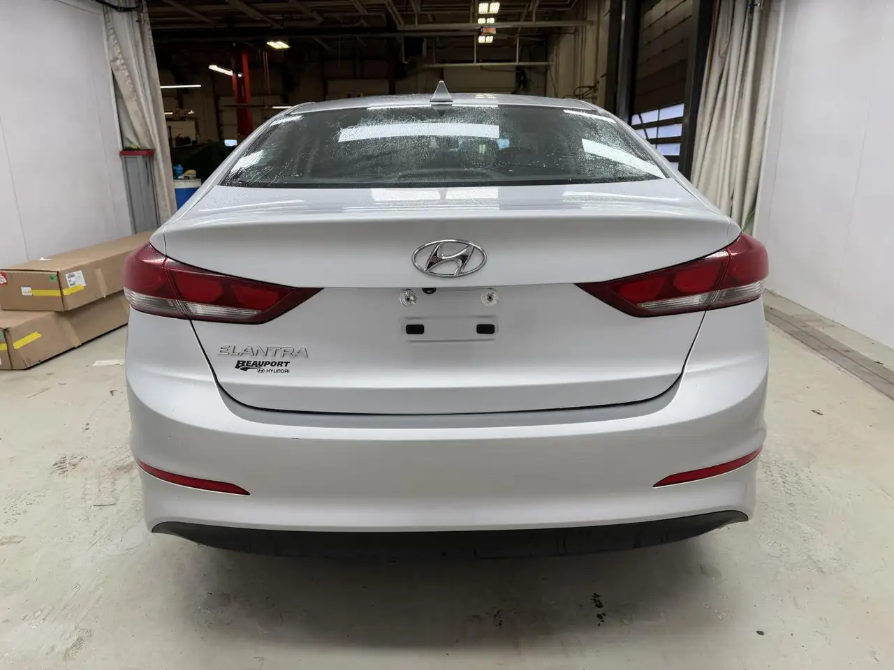 Hyundai ELANTRA photo Hyundai ELANTRA