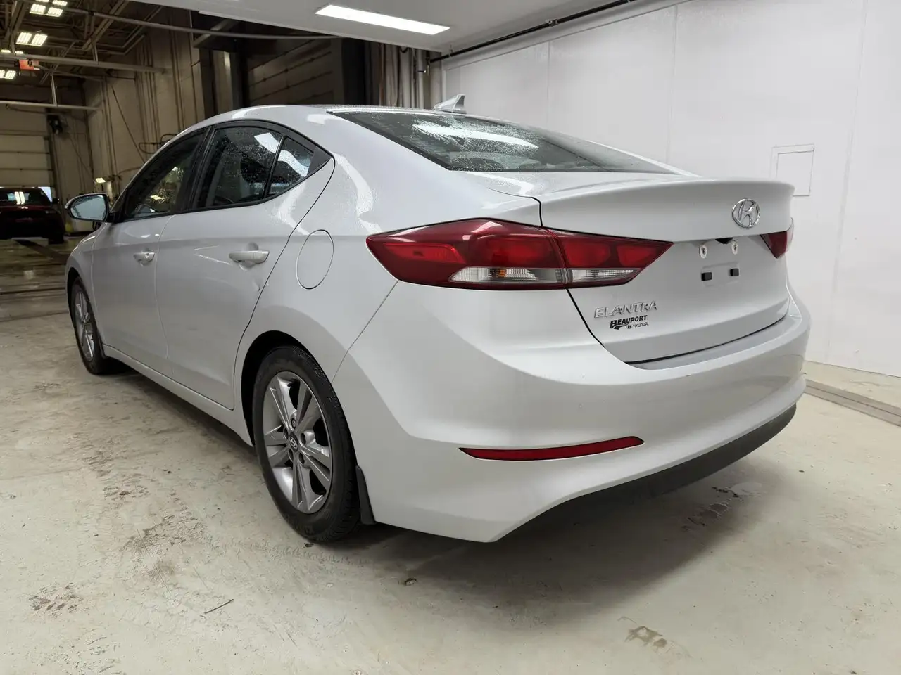 Hyundai ELANTRA photo Hyundai ELANTRA