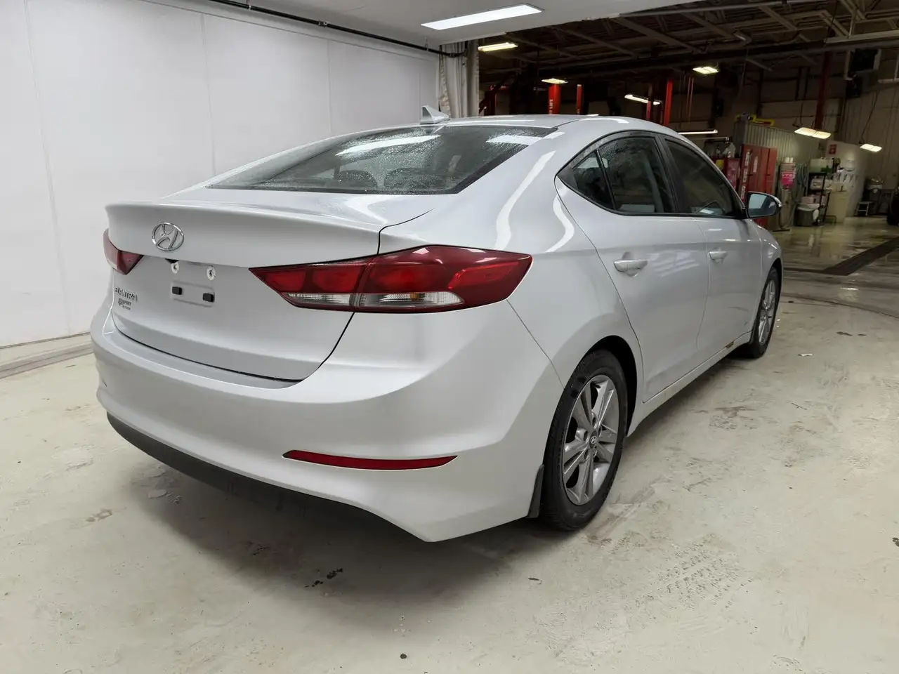 Hyundai ELANTRA photo Hyundai ELANTRA