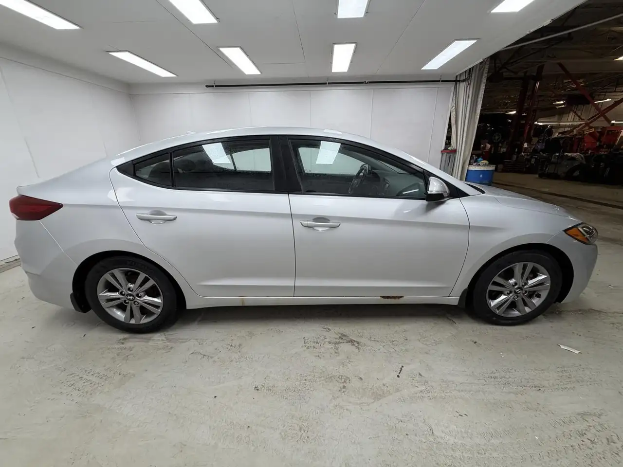 Hyundai ELANTRA photo Hyundai ELANTRA