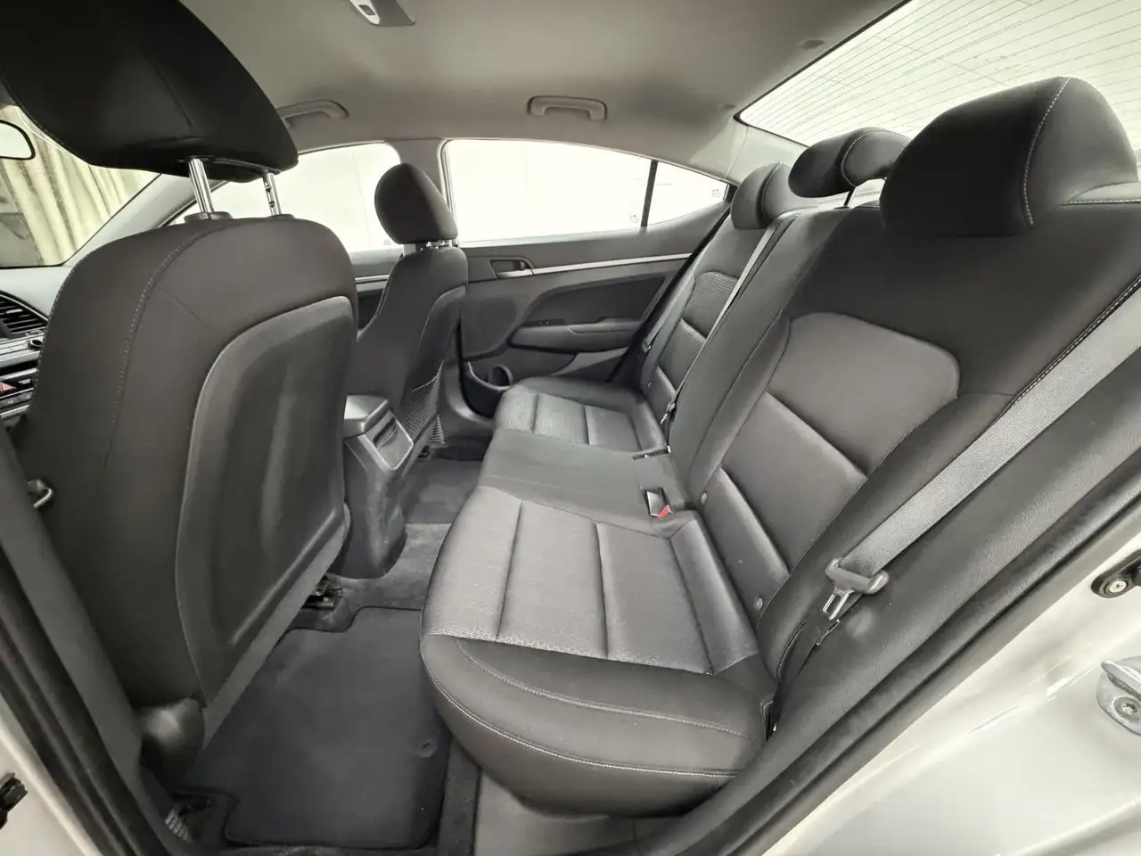 Hyundai ELANTRA photo Hyundai ELANTRA