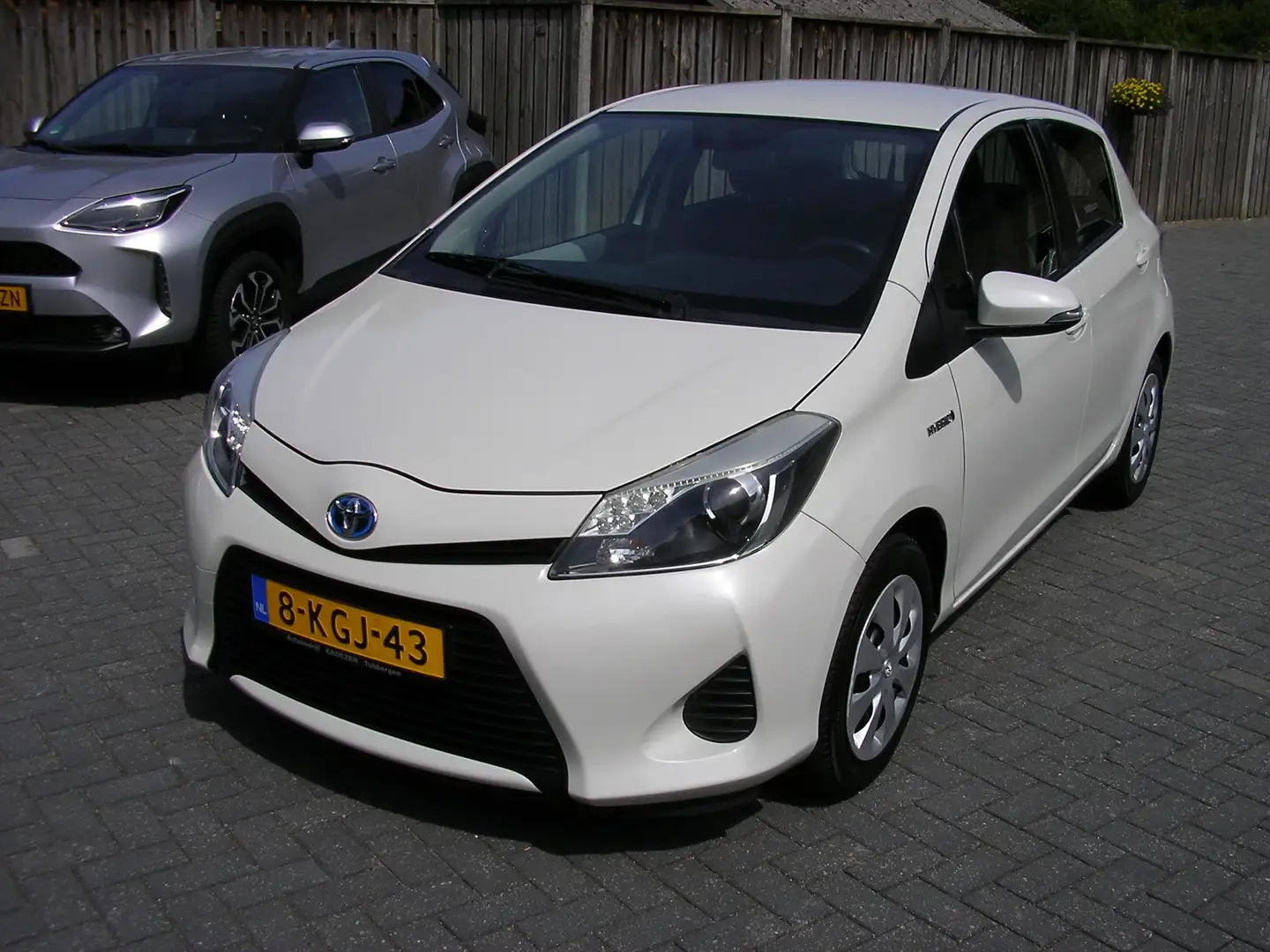 Toyota Yaris 1.5 Full Hybrid Asp. CLIMA  CAMERA  NL-AUTO Wit - 1