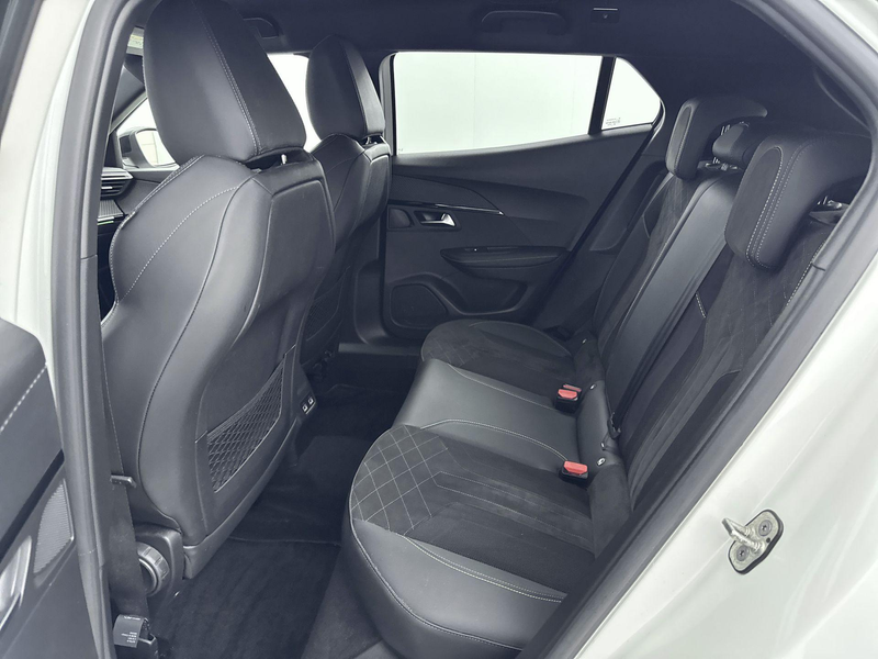 Peugeot e-2008 EV GT Pack 50 kWh | Dodehoek detectie | Alcantara — photo 14