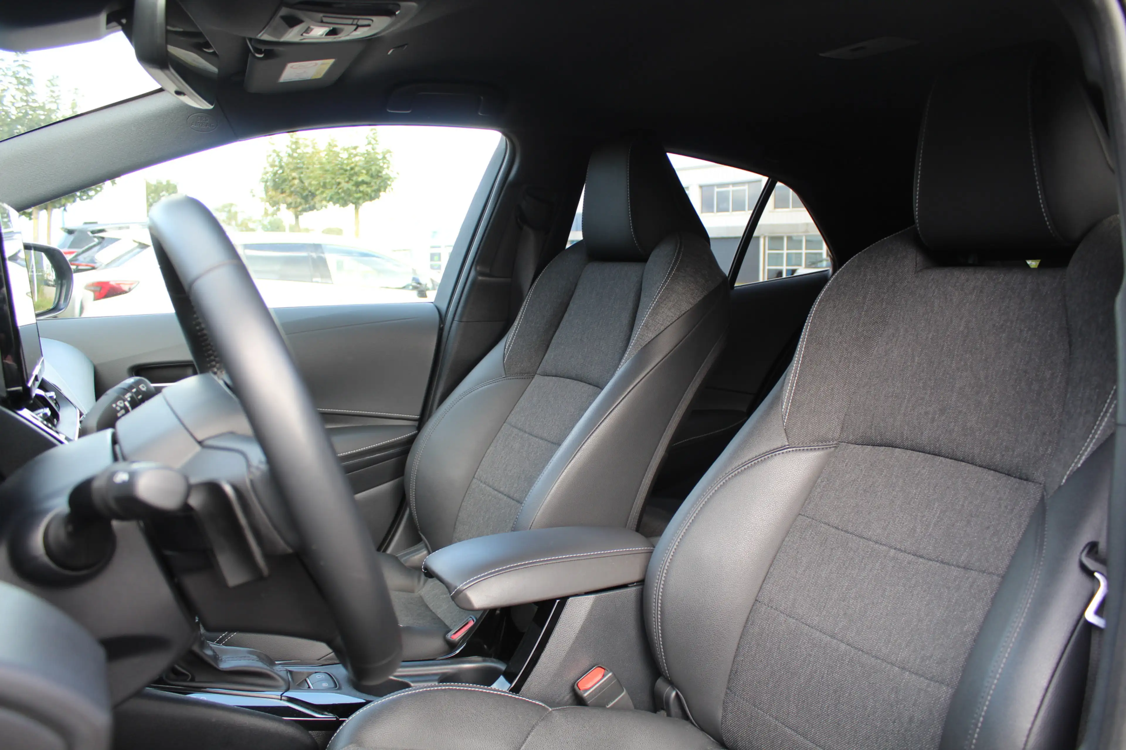 Toyota Corolla 2.0 High Power Hybrid First Edition | Rijklaar | C — photo 8