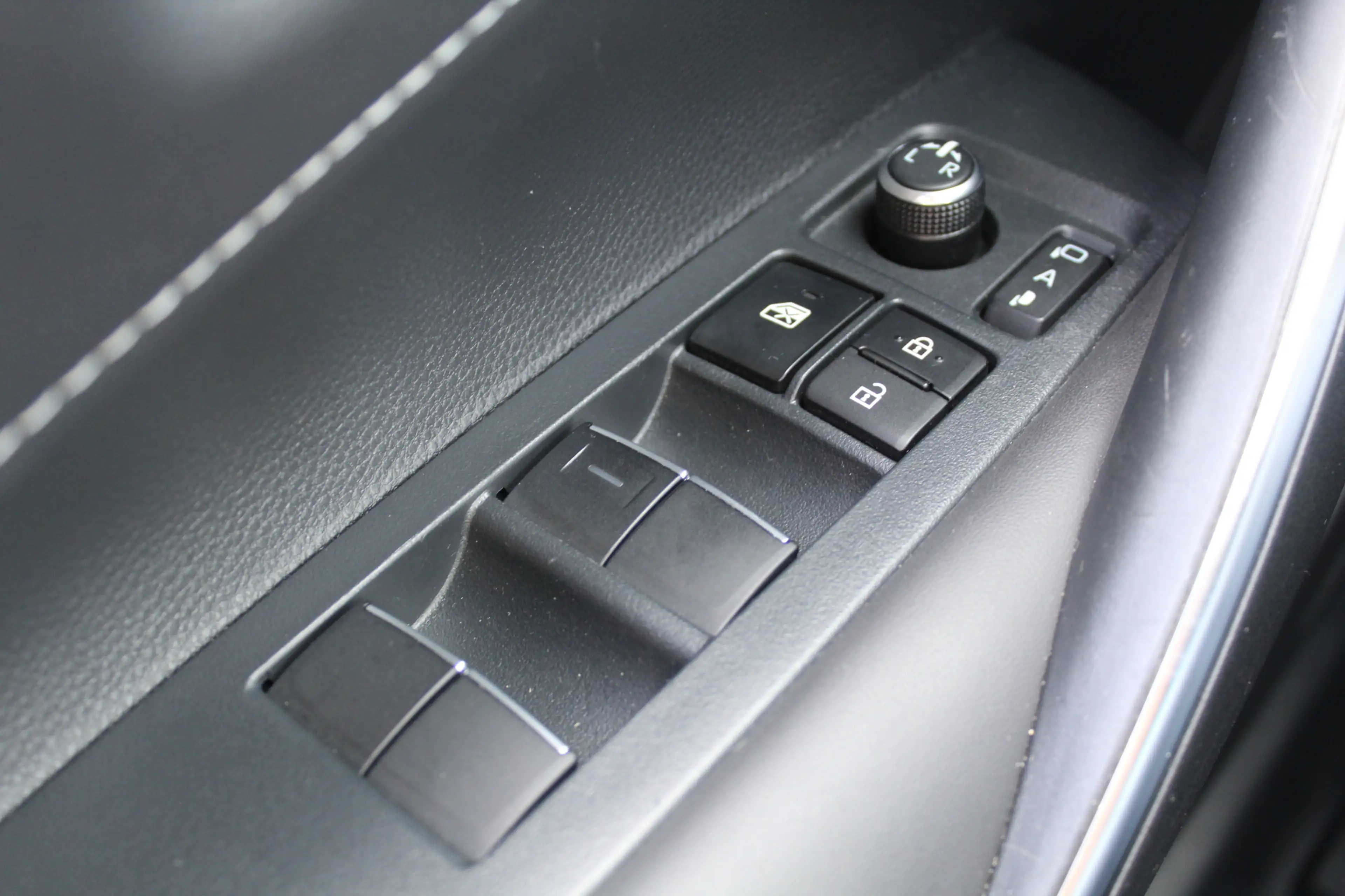 Toyota Corolla 2.0 High Power Hybrid First Edition | Rijklaar | C — photo 23