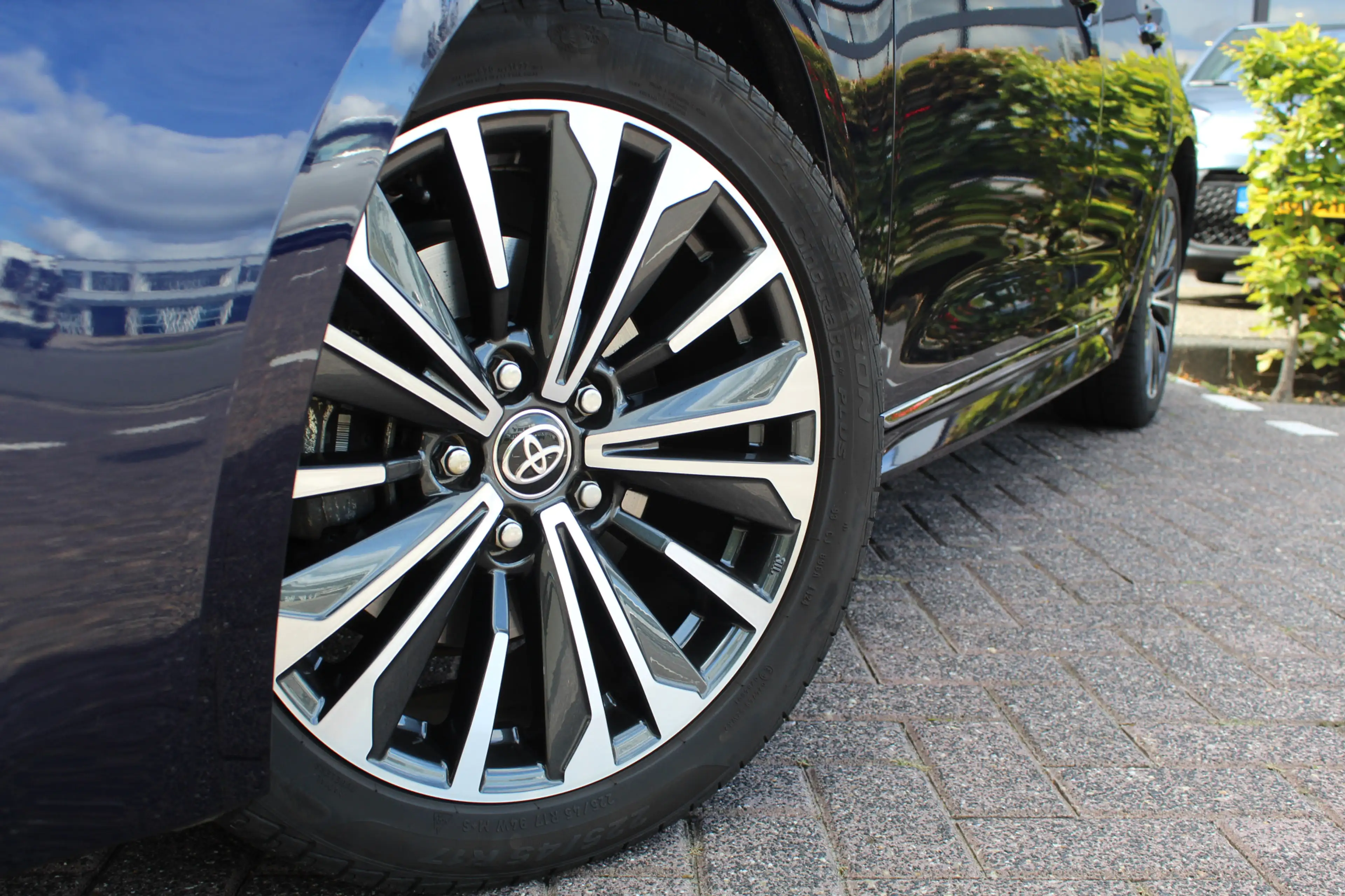 Toyota Corolla 2.0 High Power Hybrid First Edition | Rijklaar | C — photo 11