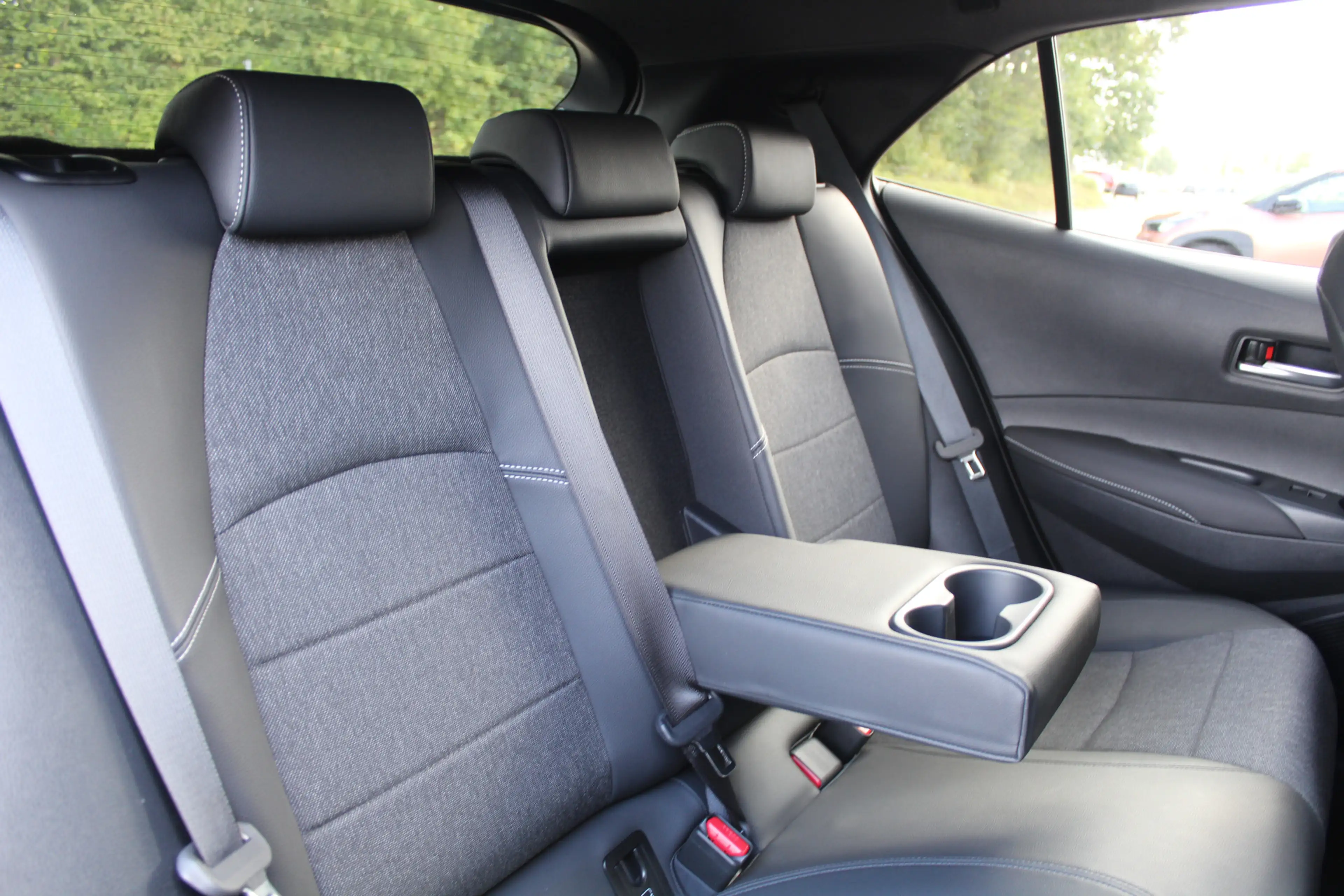 Toyota Corolla 2.0 High Power Hybrid First Edition | Rijklaar | C — photo 14