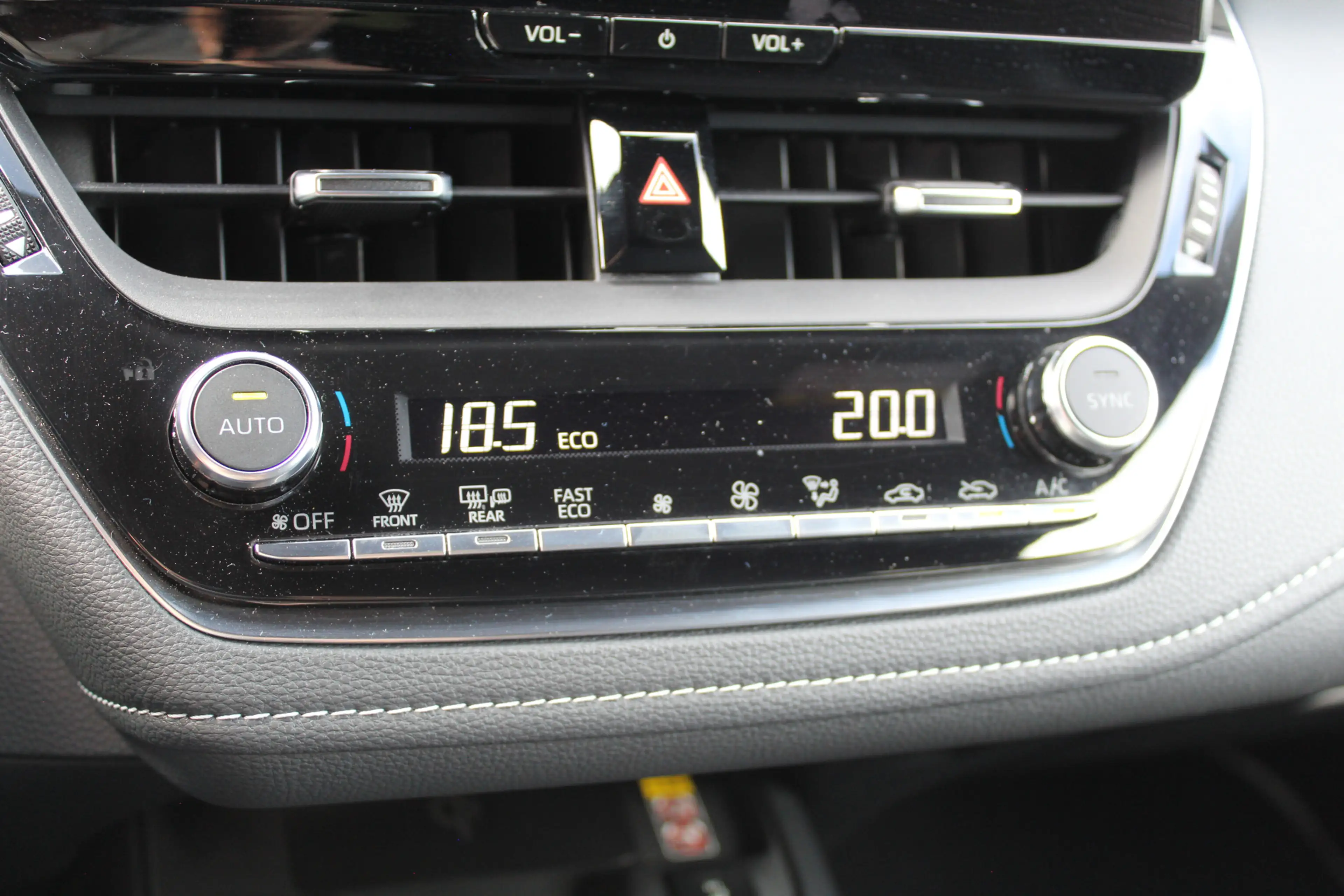 Toyota Corolla 2.0 High Power Hybrid First Edition | Rijklaar | C — photo 19
